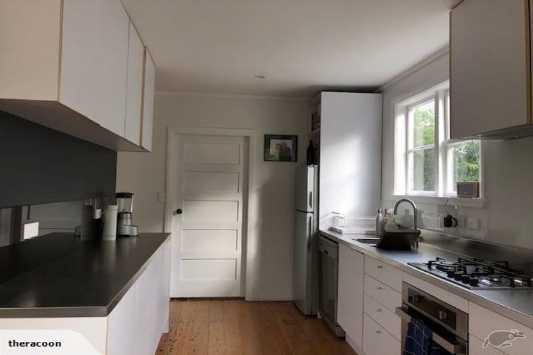 Photo of property in 45 Hutchinson Avenue, New Lynn, Auckland, 0600