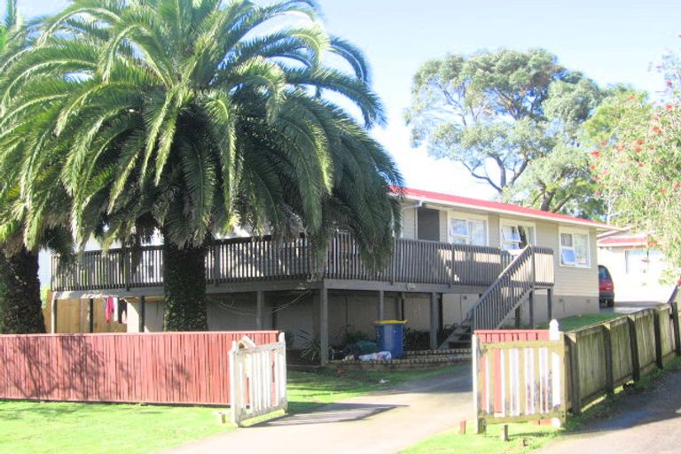 Photo of property in 4 Coburg Street, Henderson, Auckland, 0612