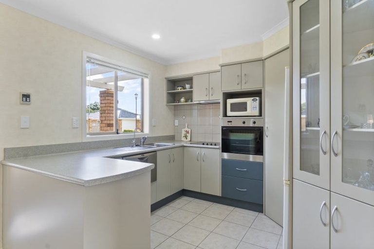 Photo of property in 36 Sovereign Isle Lane, Rototuna, Hamilton, 3210