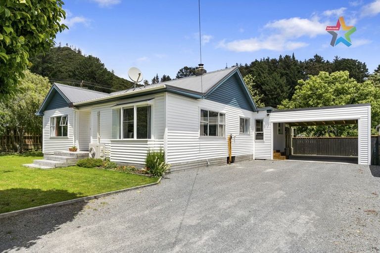 Photo of property in 22 Homedale Road, Wainuiomata, Lower Hutt, 5014