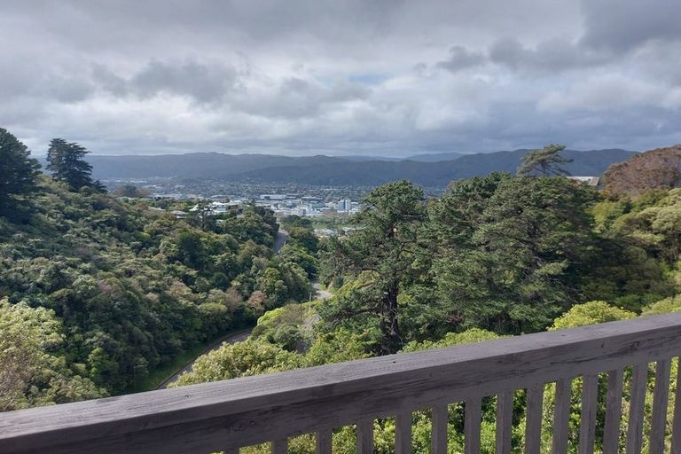 Photo of property in 66 Miromiro Road, Normandale, Lower Hutt, 5010