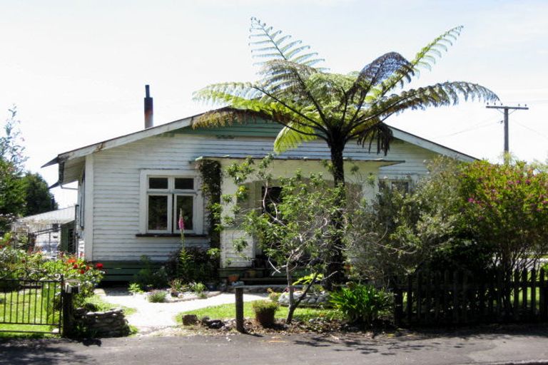 Photo of property in 31 Menzies Street, Westport, 7825