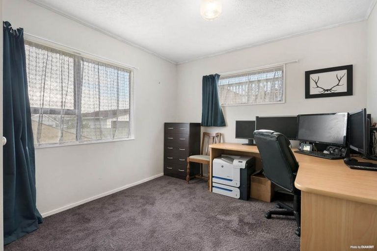 Photo of property in 37 Athena Drive, Totara Vale, Auckland, 0629