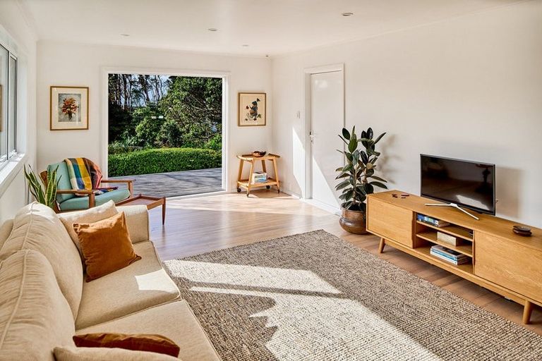 Photo of property in 122 Muri Road, Pukerua Bay, 5026