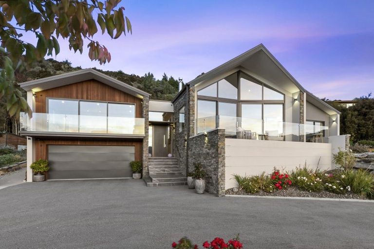 Photo of property in 13 Highfield Ridge, Wanaka, 9305
