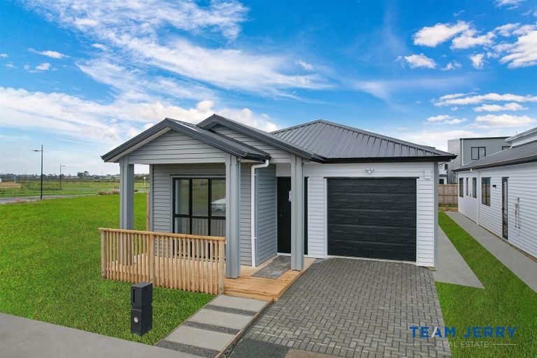 Photo of property in 29 Huringa Road, Karaka, 2113