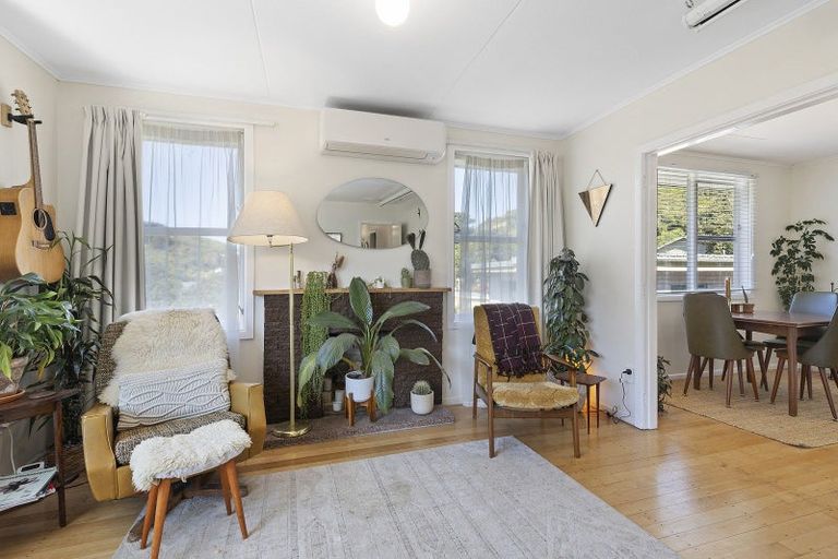 Photo of property in 121 Happy Valley Road, Owhiro Bay, Wellington, 6023