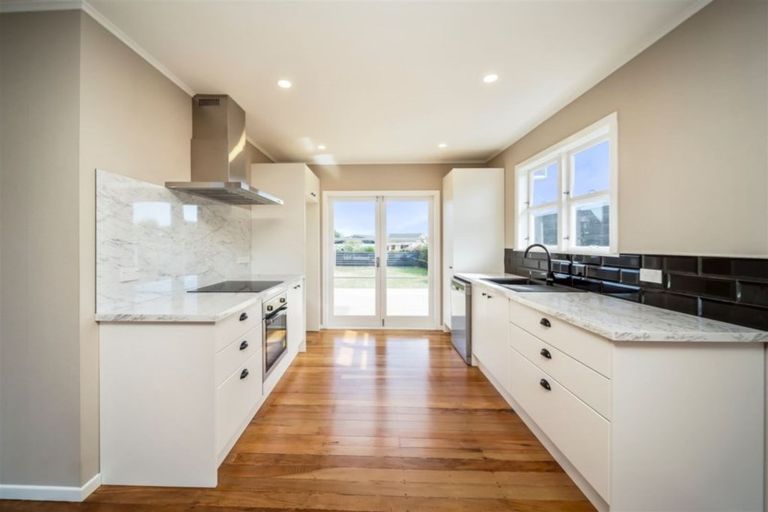 Photo of property in 5 Murray Avenue, Hawera, 4610