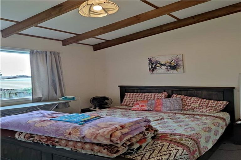 Photo of property in 40 Eyre Street, Henderson, Auckland, 0612