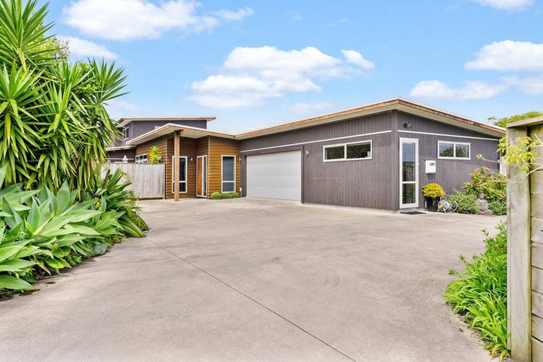 Photo of property in 37a Donnelly Street, Oakura, 4314