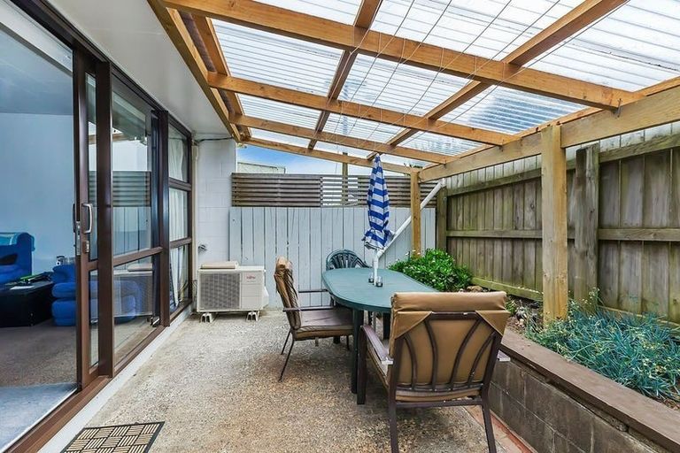 Photo of property in 22f3 Park Avenue, Titahi Bay, Porirua, 5022