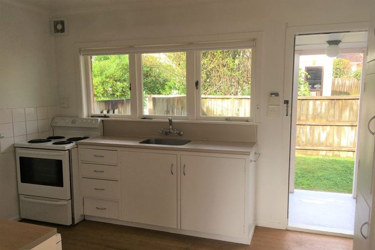 Photo of property in 3/10a Fenwick Avenue, Milford, Auckland, 0620