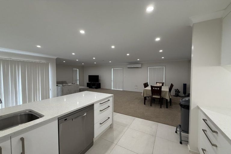 Photo of property in 35 Riverglade Parkway, Te Atatu South, Auckland, 0610