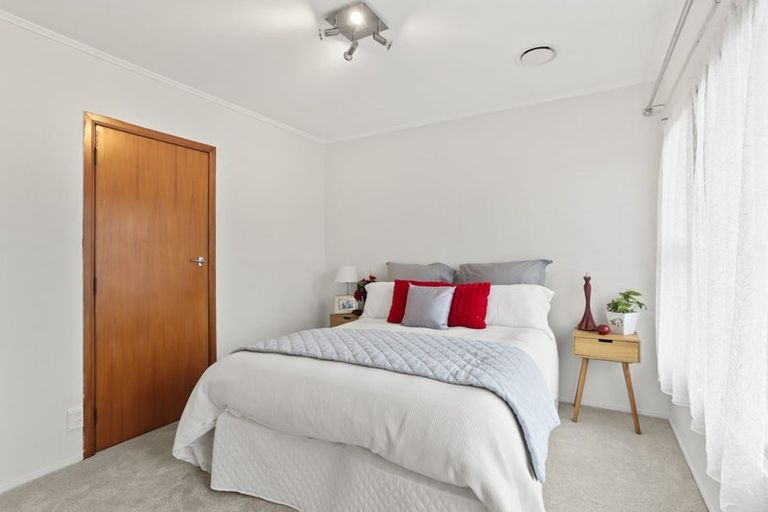Photo of property in 1/663 Te Atatu Road, Te Atatu Peninsula, Auckland, 0610