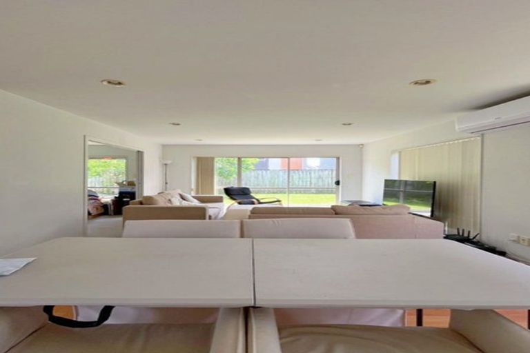 Photo of property in 15 Merlot Way, Te Atatu South, Auckland, 0610