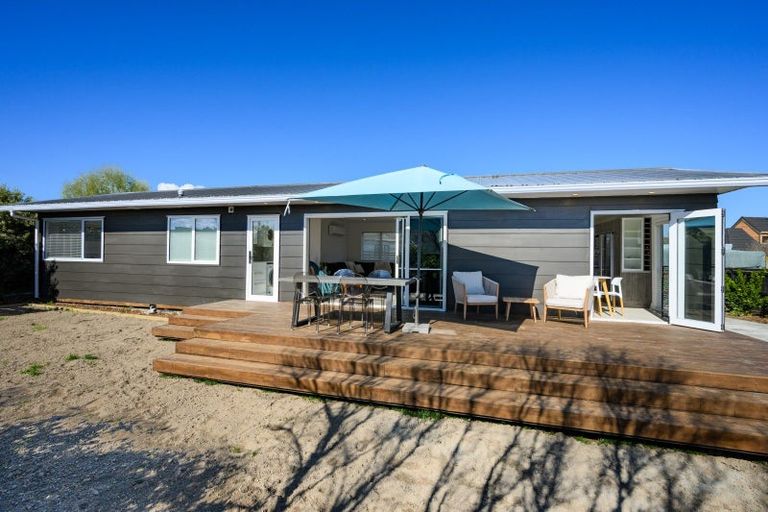 Photo of property in 10 Gladys Place, Kelvin Grove, Palmerston North, 4414