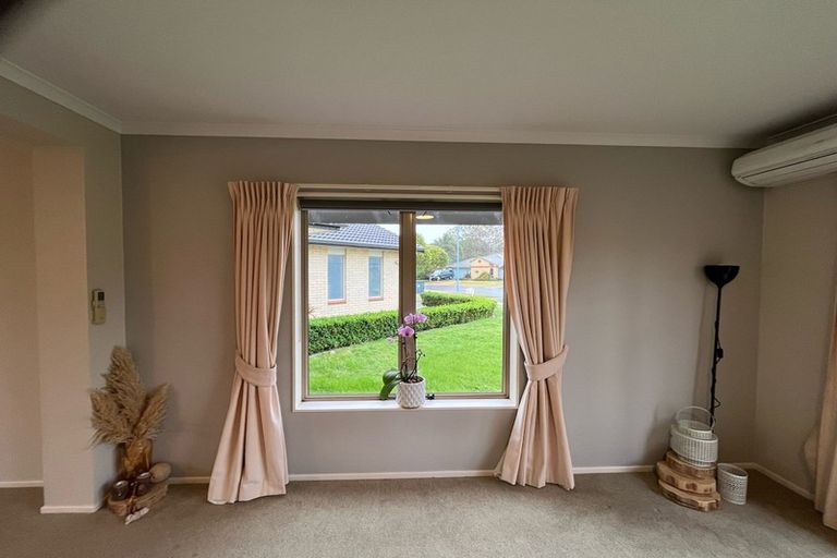 Photo of property in 1 Mcleod Place, Papamoa Beach, Papamoa, 3118