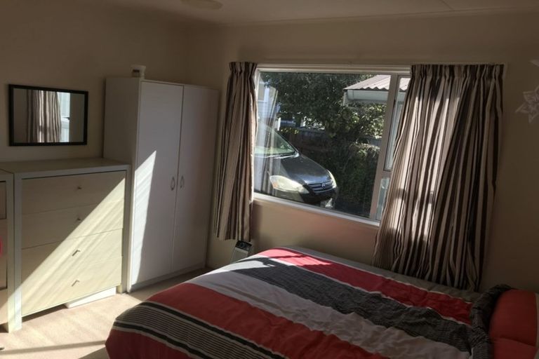 Photo of property in 41a Horokiwi Road West, Newlands, Wellington, 6037