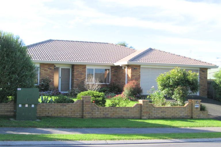 Photo of property in 37 Kath Hopper Drive, Orewa, 0931
