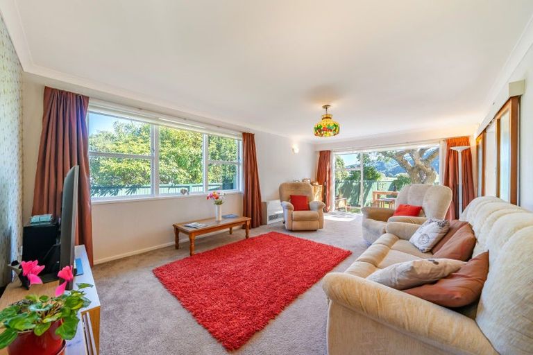 Photo of property in 7 Moehau Grove, Trentham, Upper Hutt, 5018