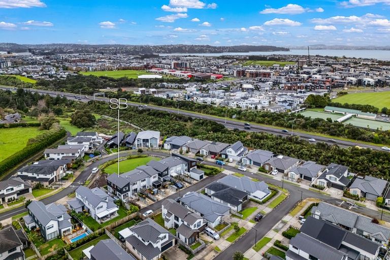 Photo of property in 15 Pakoro Close, Hobsonville, Auckland, 0618