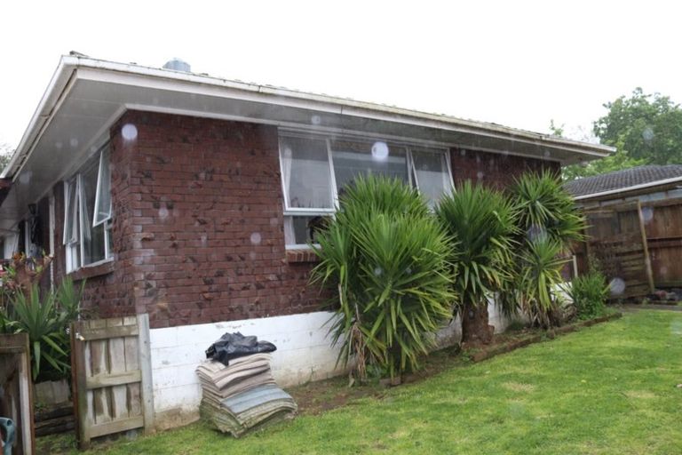 Photo of property in 2/199 Henderson Valley Road, Henderson, Auckland, 0612