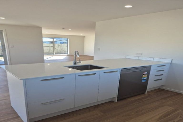 Photo of property in 25 Allan Avenue, Lytton West, 4071