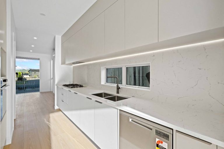 Photo of property in 6 Yellow Pear Lane, Karaka, 2578