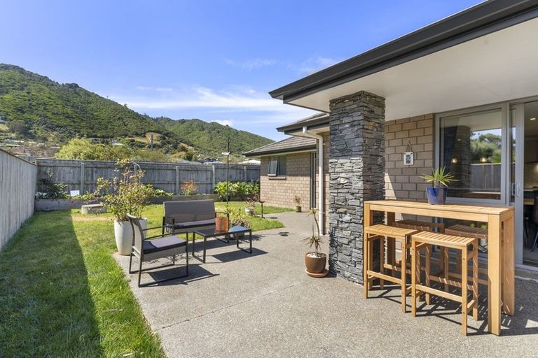 Photo of property in 24 Mahia Lane, Waikanae, 5036