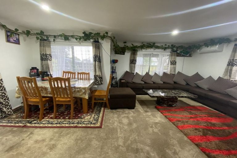 Photo of property in 2 Portrush Lane, Takanini, 2112