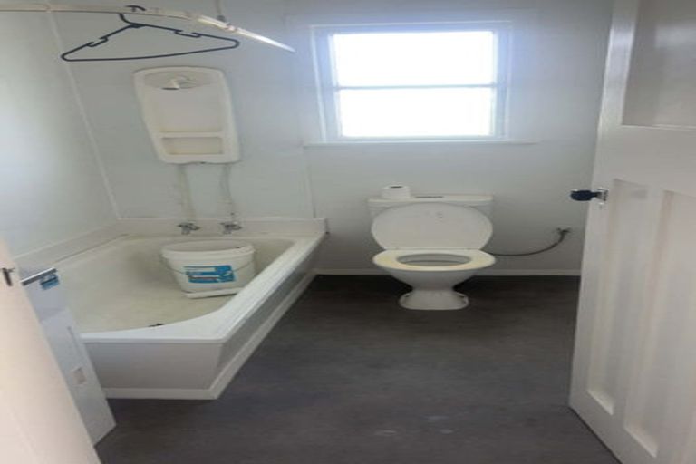 Photo of property in 2 Laurent Vc Street, Hawera, 4610