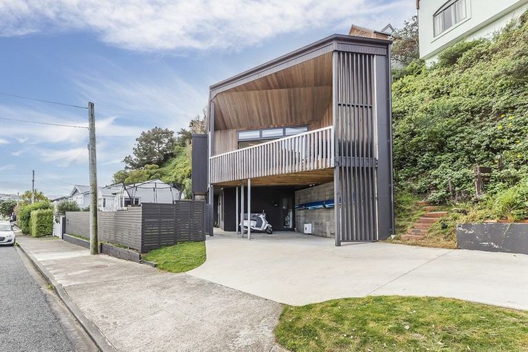 Photo of property in 64 Ira Street, Miramar, Wellington, 6022