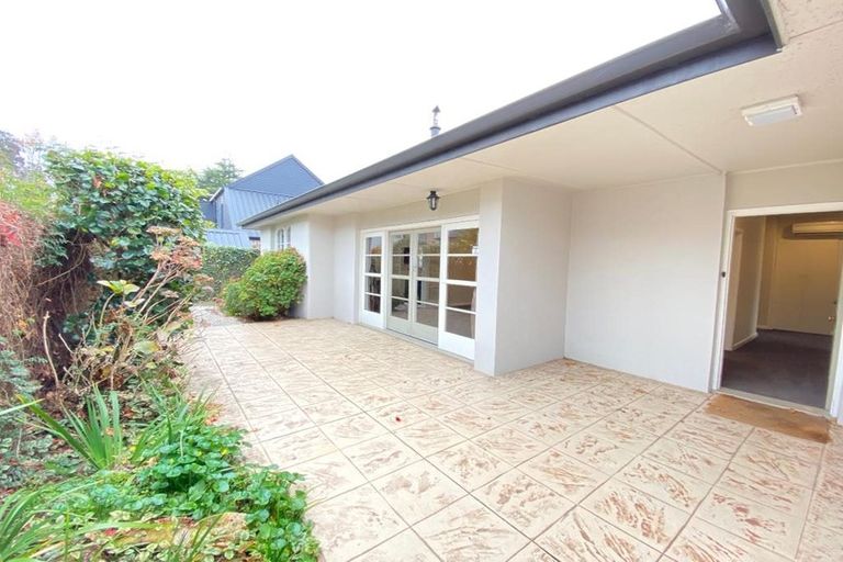 Photo of property in 17 Woodford Terrace, Ilam, Christchurch, 8053