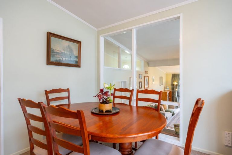Photo of property in 17 Silverbirch Grove, Churton Park, Wellington, 6037