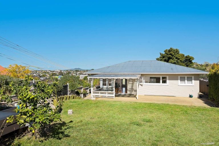 Photo of property in 50 Arran Road, Browns Bay, Auckland, 0630