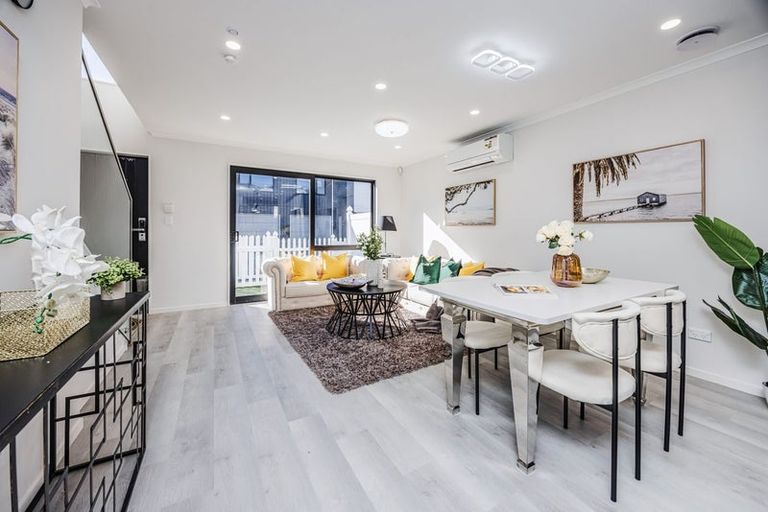 Photo of property in 38b Seymour Road, Sunnyvale, Auckland, 0612