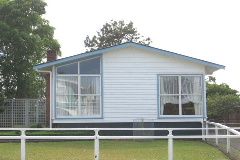 Photo of property in 28 Glen Norman Avenue, Henderson, Auckland, 0610