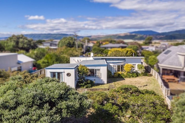 Photo of property in 134 Seaview Road, Paraparaumu Beach, Paraparaumu, 5032