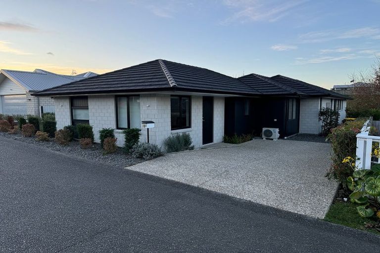 Photo of property in 38 Kiritiana Close, Pyes Pa, Tauranga, 3112