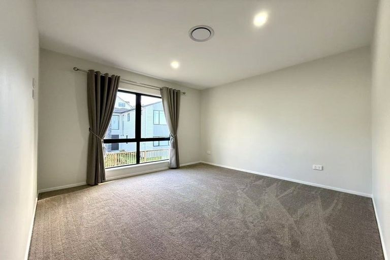 Photo of property in 4 Tawapou Close, Massey, Auckland, 0614
