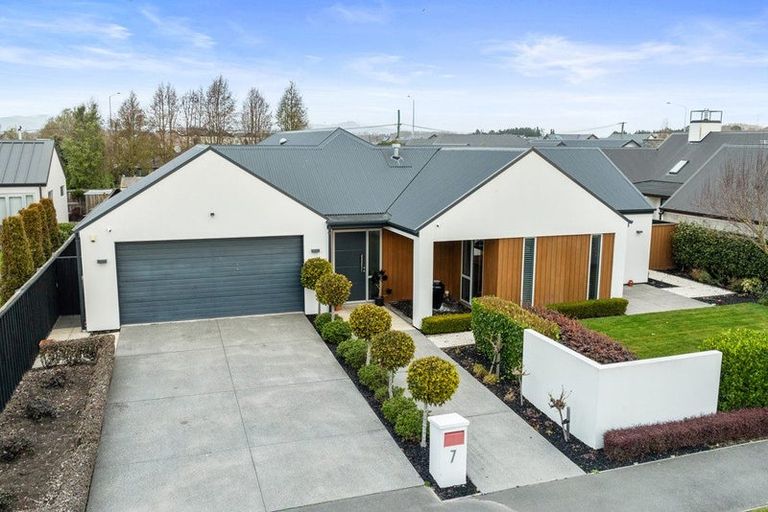 Photo of property in 7 Waterstock Way, Parklands, Christchurch, 8083
