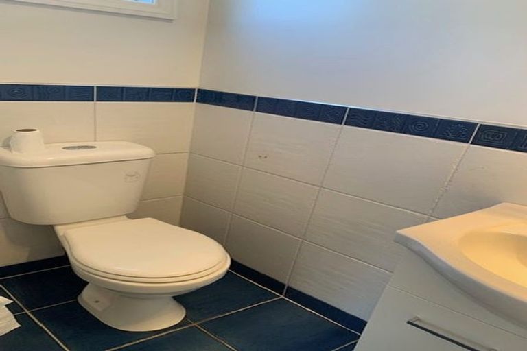 Photo of property in 2 Glastry Close, East Tamaki Heights, Auckland, 2016