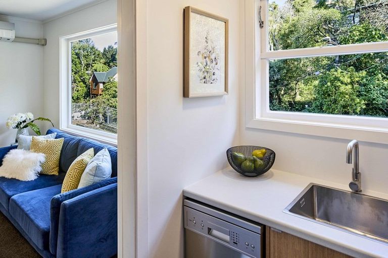 Photo of property in 24f1 Crieff Street, Northland, Wellington, 6012