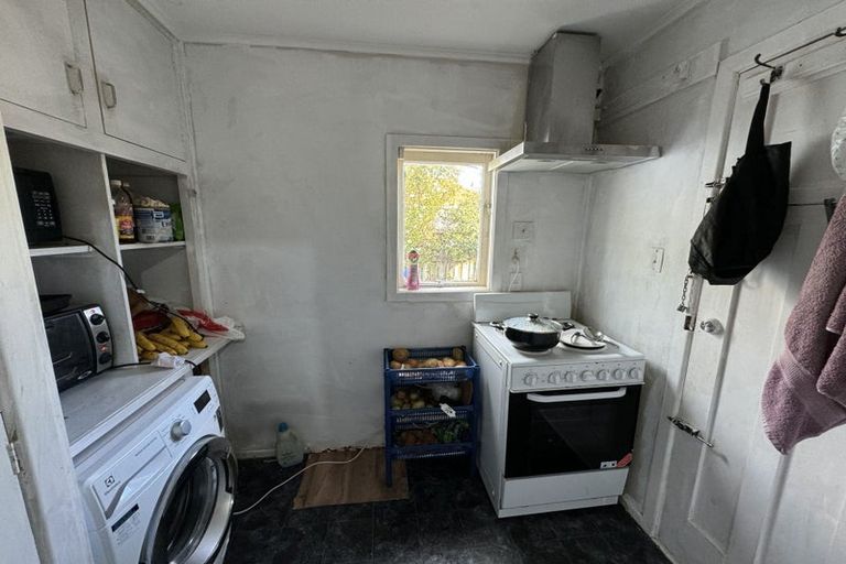 Photo of property in 3170 Great North Road, New Lynn, Auckland, 0600