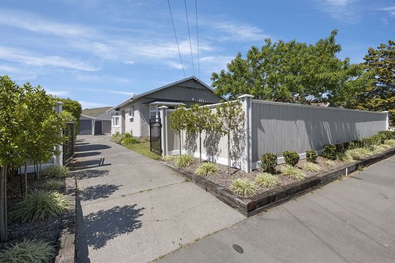 Photo of property in 30 Gamblins Road, Saint Martins, Christchurch, 8022