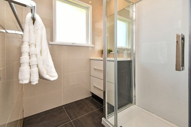 Photo of property in 2/10 Mahon Place, Papatoetoe, Auckland, 2025