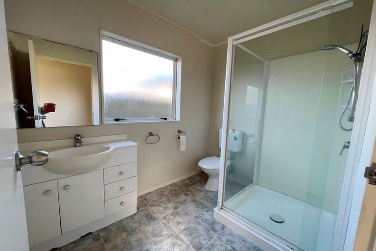 Photo of property in 10 Granville Drive, Massey, Auckland, 0614
