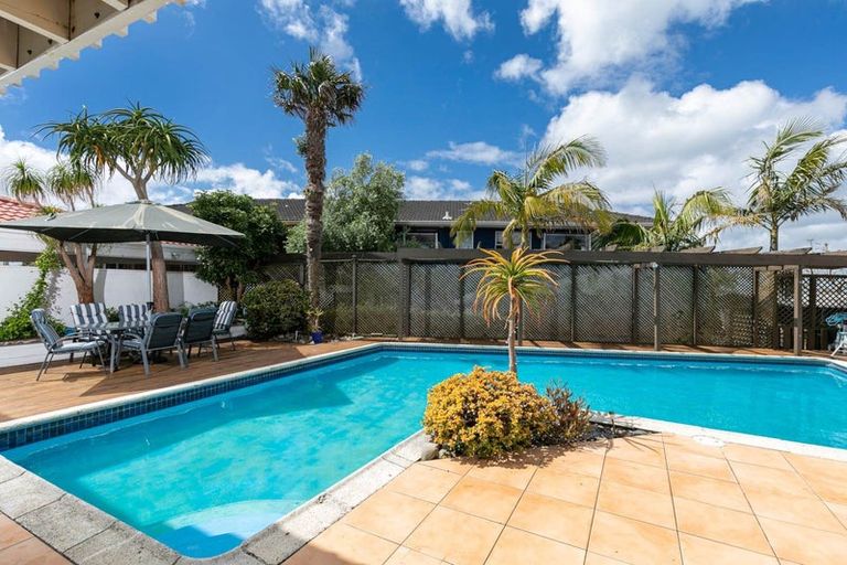 Photo of property in 2 Sandford Street, Campbells Bay, Auckland, 0630