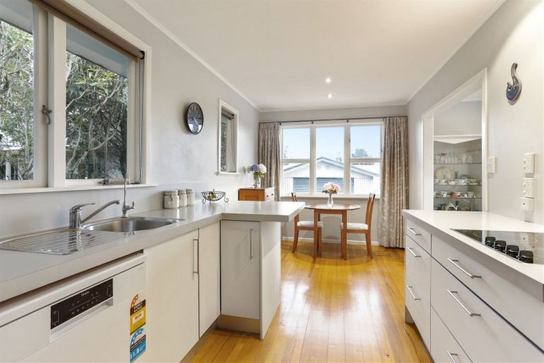 Photo of property in 2 Hughes Terrace, Te Atatu Peninsula, Auckland, 0610