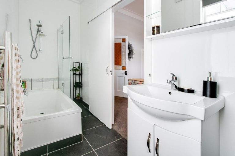 Photo of property in 2 Lucknow Road, Havelock North, 4130